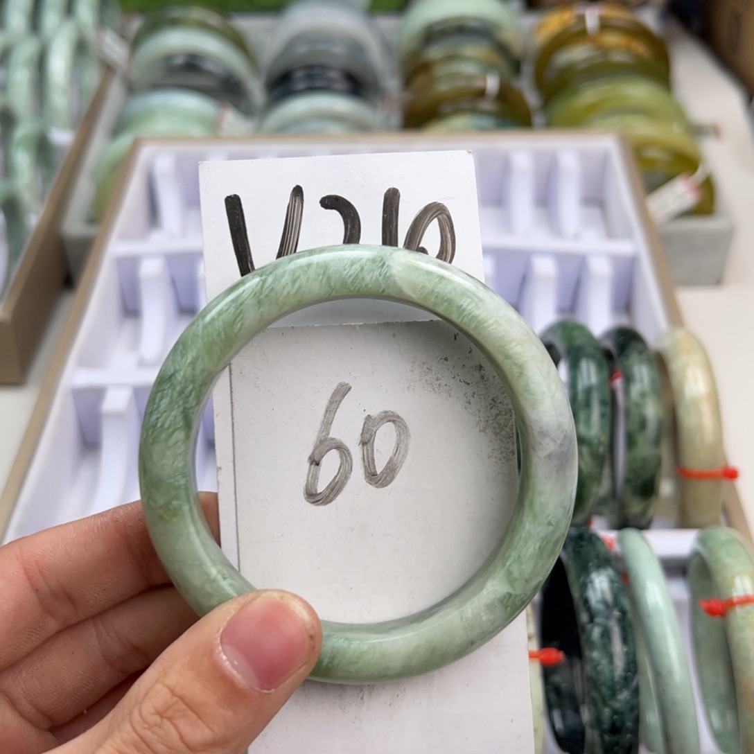 岫玉手镯未镶嵌天然岫玉微瑕