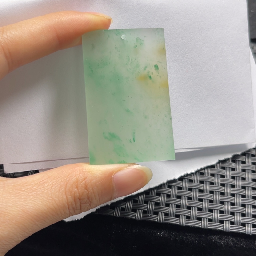 石英质玉颈饰未镶嵌