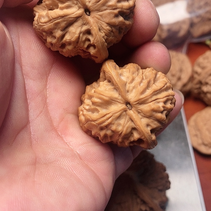 文玩核桃吊坠当**安核桃