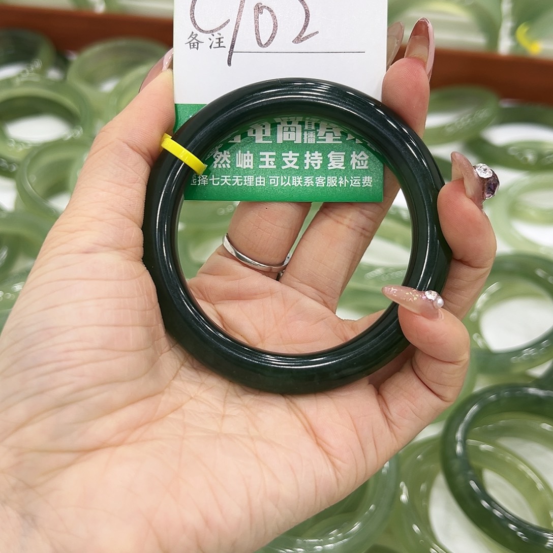 云***苓蛇纹石玉未镶嵌手镯