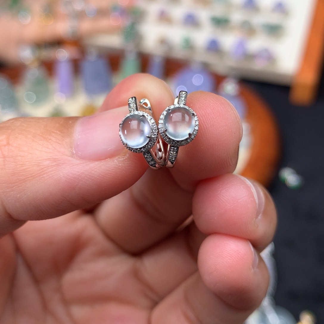 18K金镶嵌翡翠耳饰蛋面耳扣