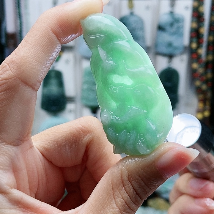 颈饰足铂镶嵌翡翠翡翠