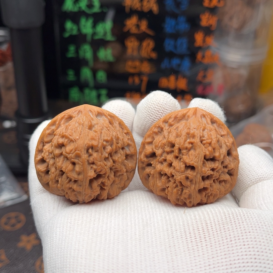 文玩核桃吊坠三角疆