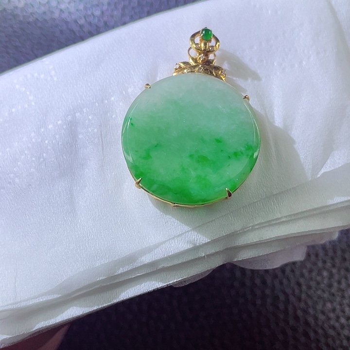 翡翠颈饰18K金镶嵌翡翠