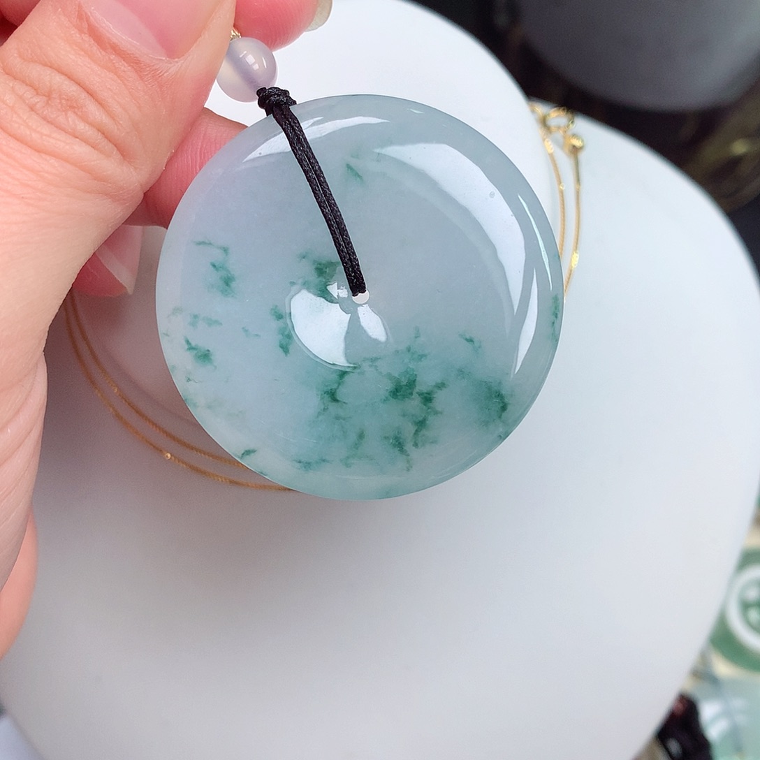 翡翠颈饰未镶嵌平安扣