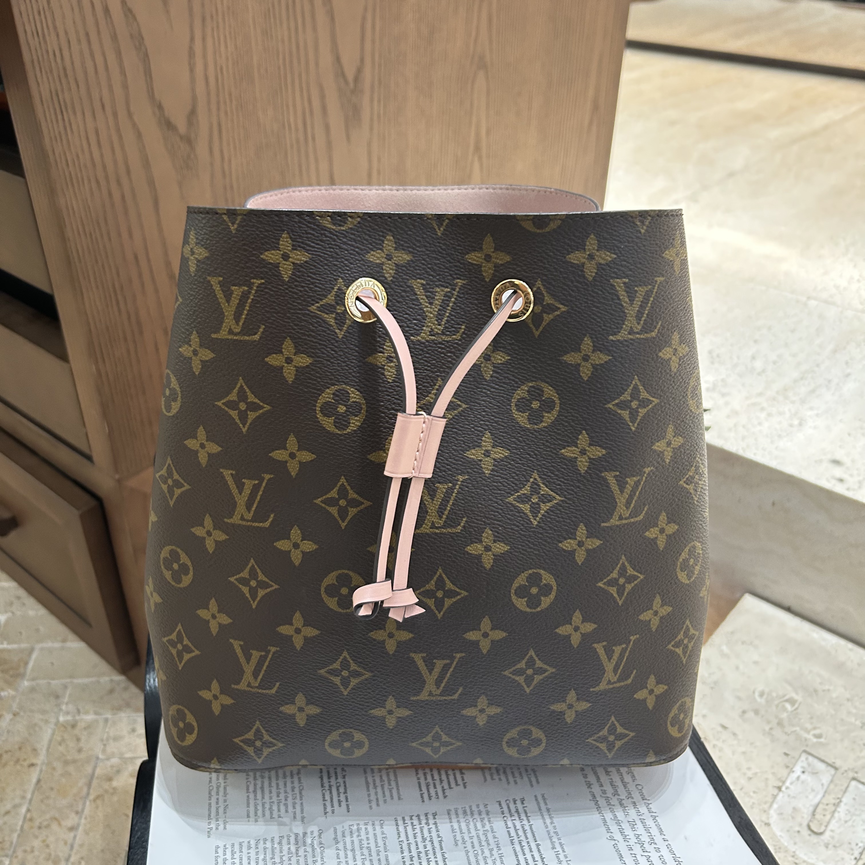 99新 LouisVuitton/路易威登 NEONOE 粉色水桶老花中号 53719127