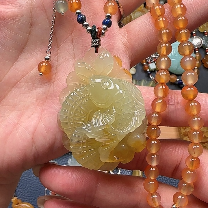 蛇纹石玉挂件合金