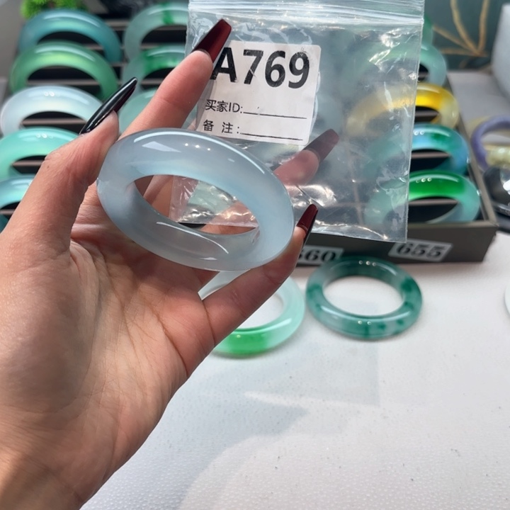 玉胖*。时尚飘花手镯769