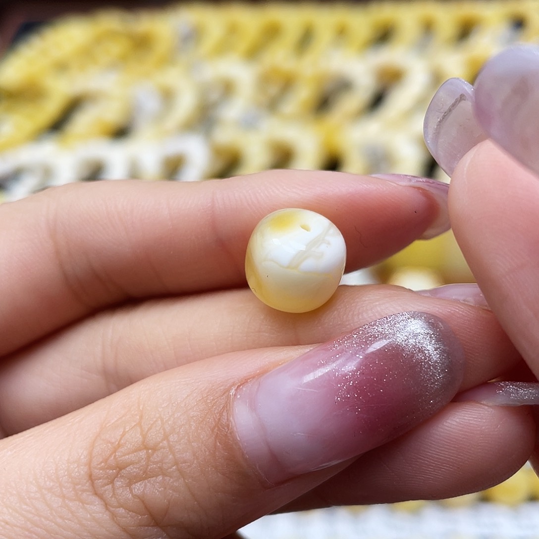 蜜蜡裸石未镶嵌老型10.2✖️9.1mm福利