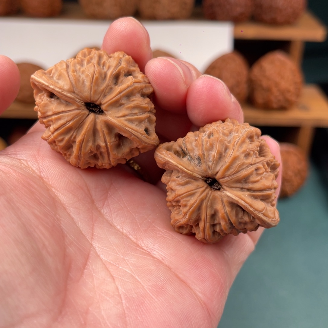 r***文玩核桃把件39尺山地雾灵山核桃