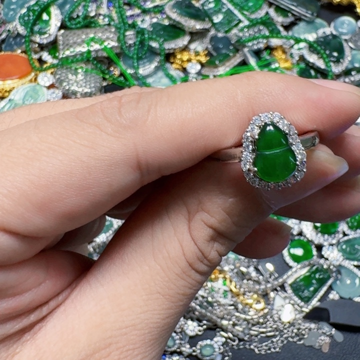 翡翠未镶嵌颈饰天然A货翡翠放漏