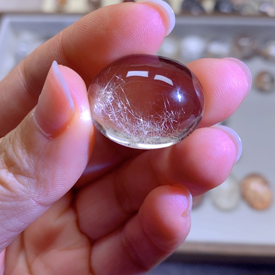 颈饰未镶嵌水晶，