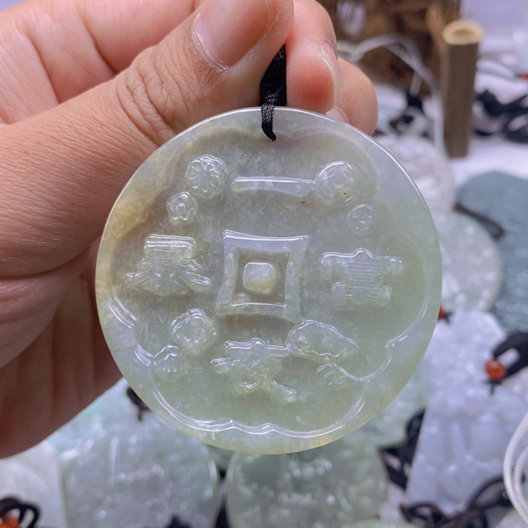 翡翠颈饰未镶嵌翡翠