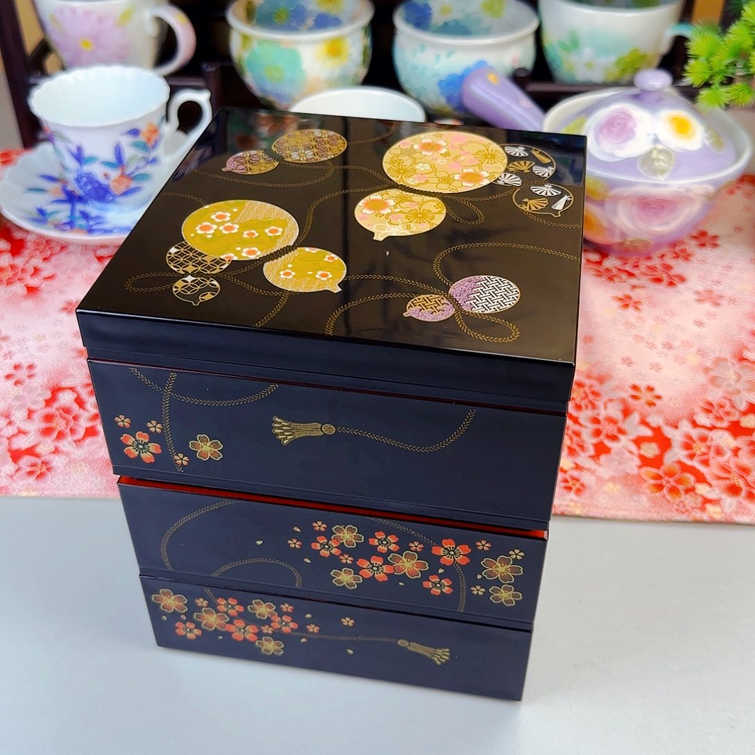 他家茶具瓷器真美！三层食盒