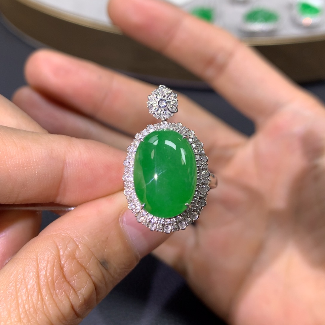 翡翠戒指18K金镶嵌翡翠