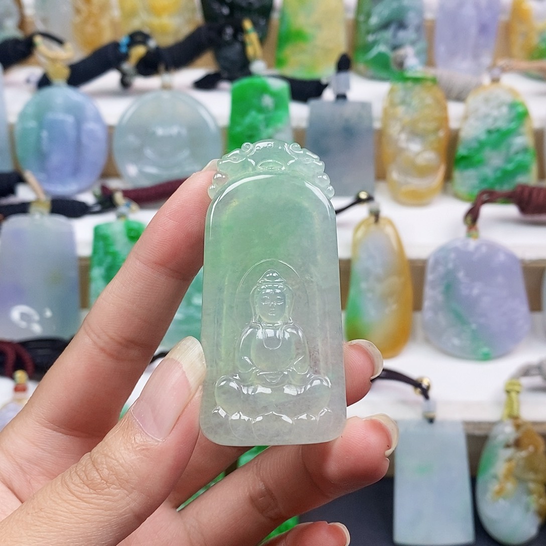 颈饰未镶嵌翡翠观音