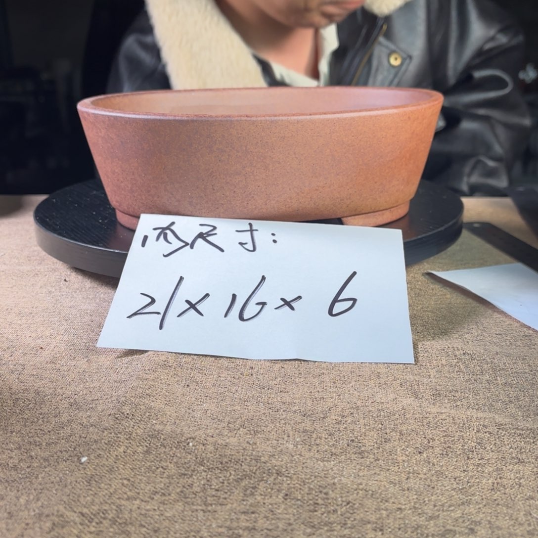 A宜兴紫砂小花盆