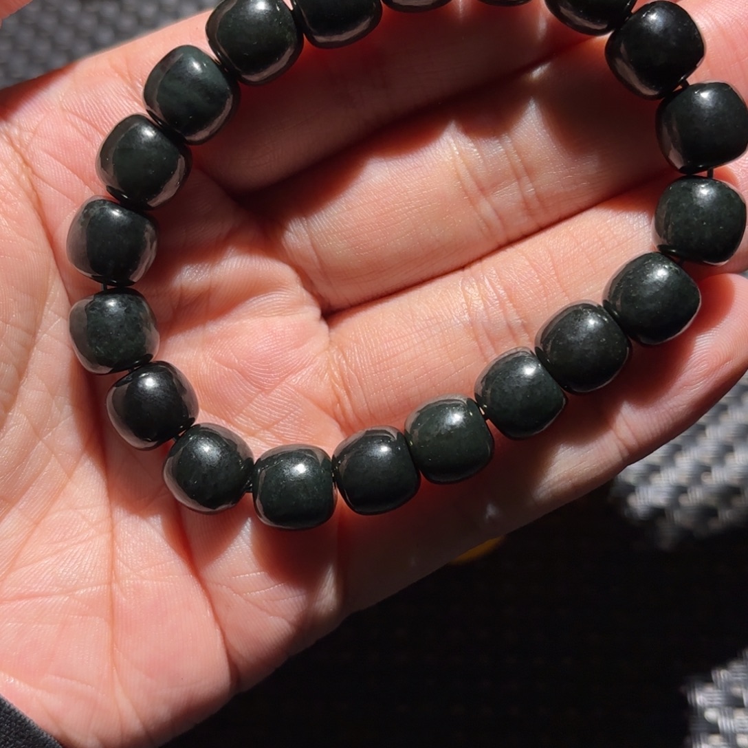 青***客和田玉未镶嵌颈饰