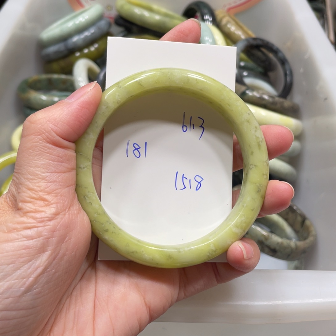 蛇纹石玉未镶嵌手镯