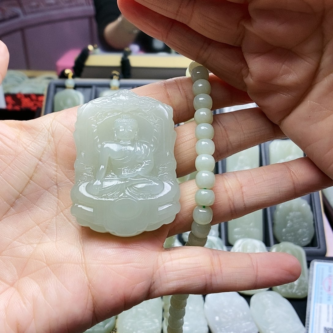 和田玉颈饰未镶嵌戈****漠