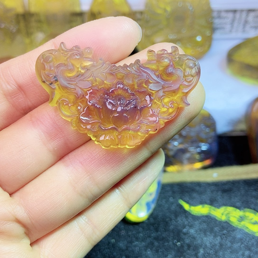 琥珀颈饰未镶嵌凤凰