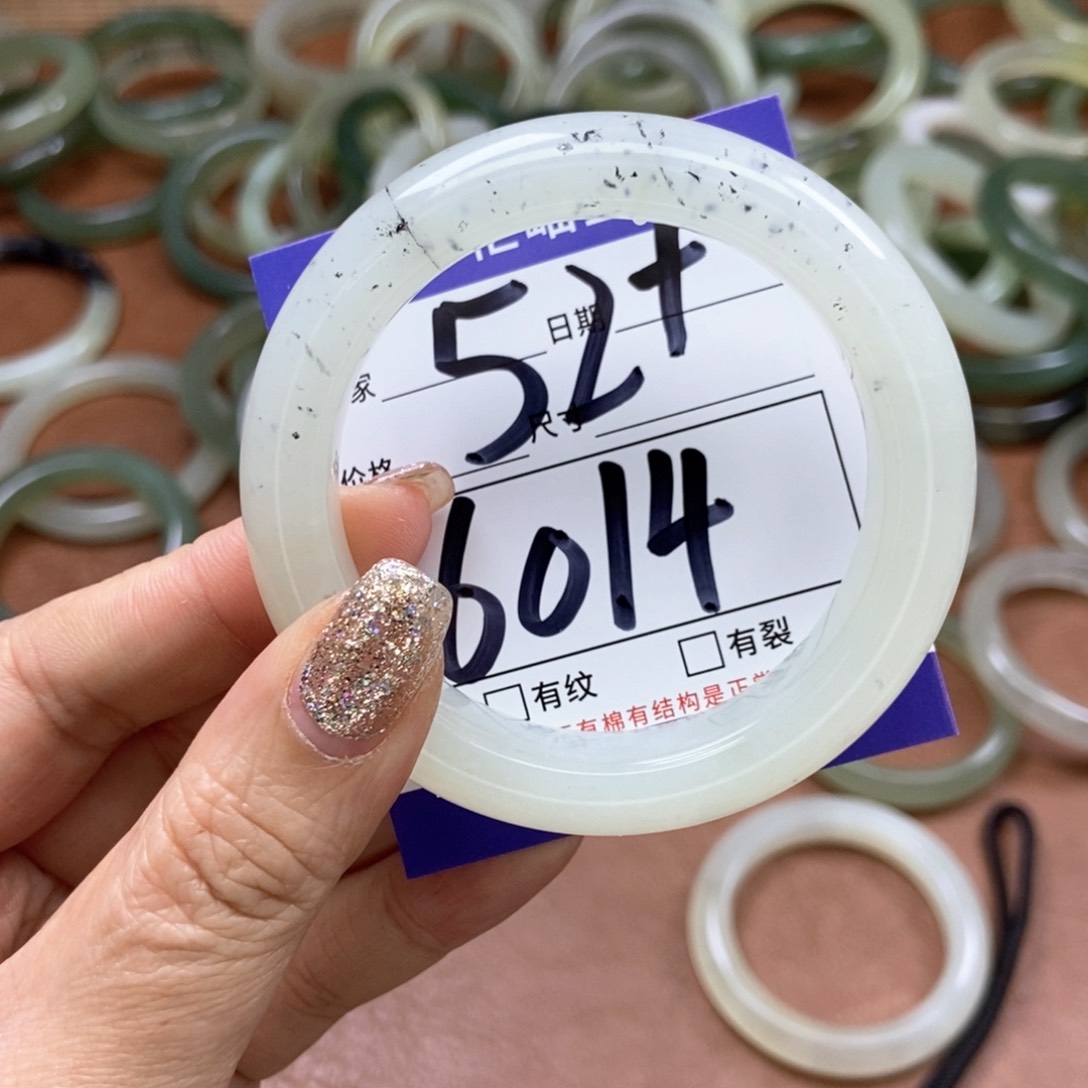 岫玉手镯手镯未镶嵌