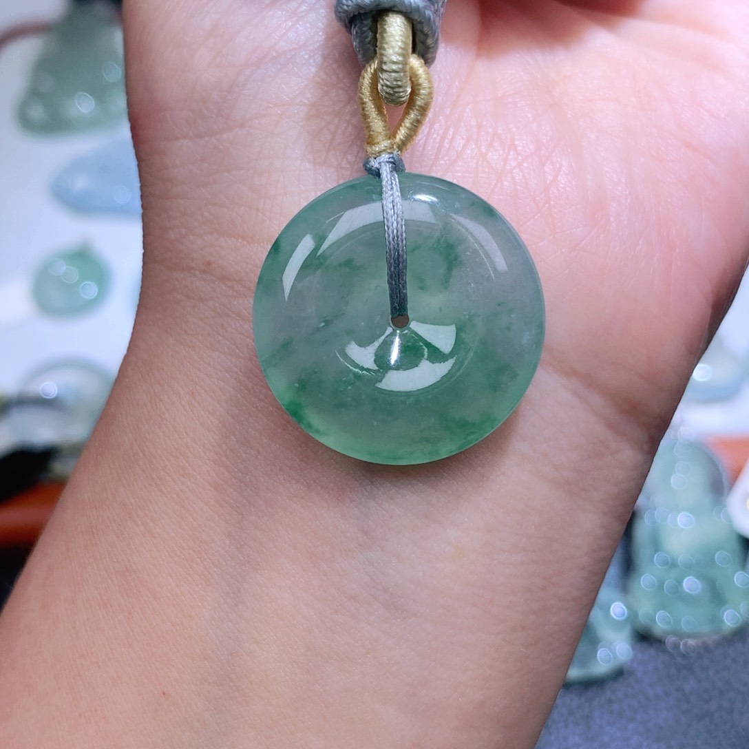 翡翠未镶嵌颈饰扣子