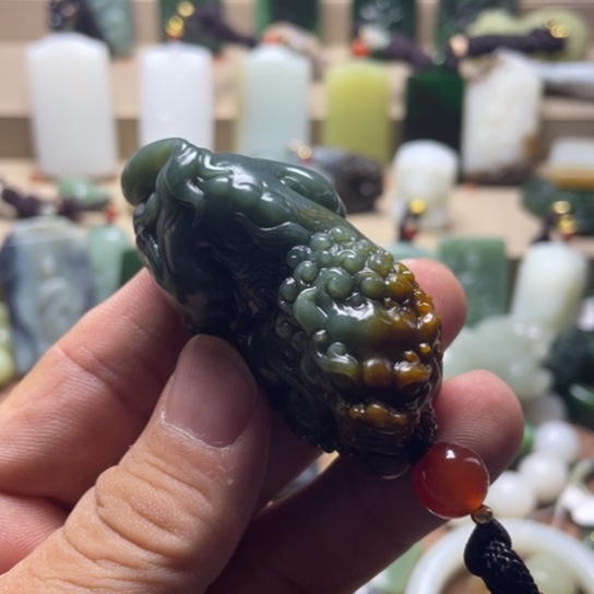 果***和田玉未镶嵌颈饰