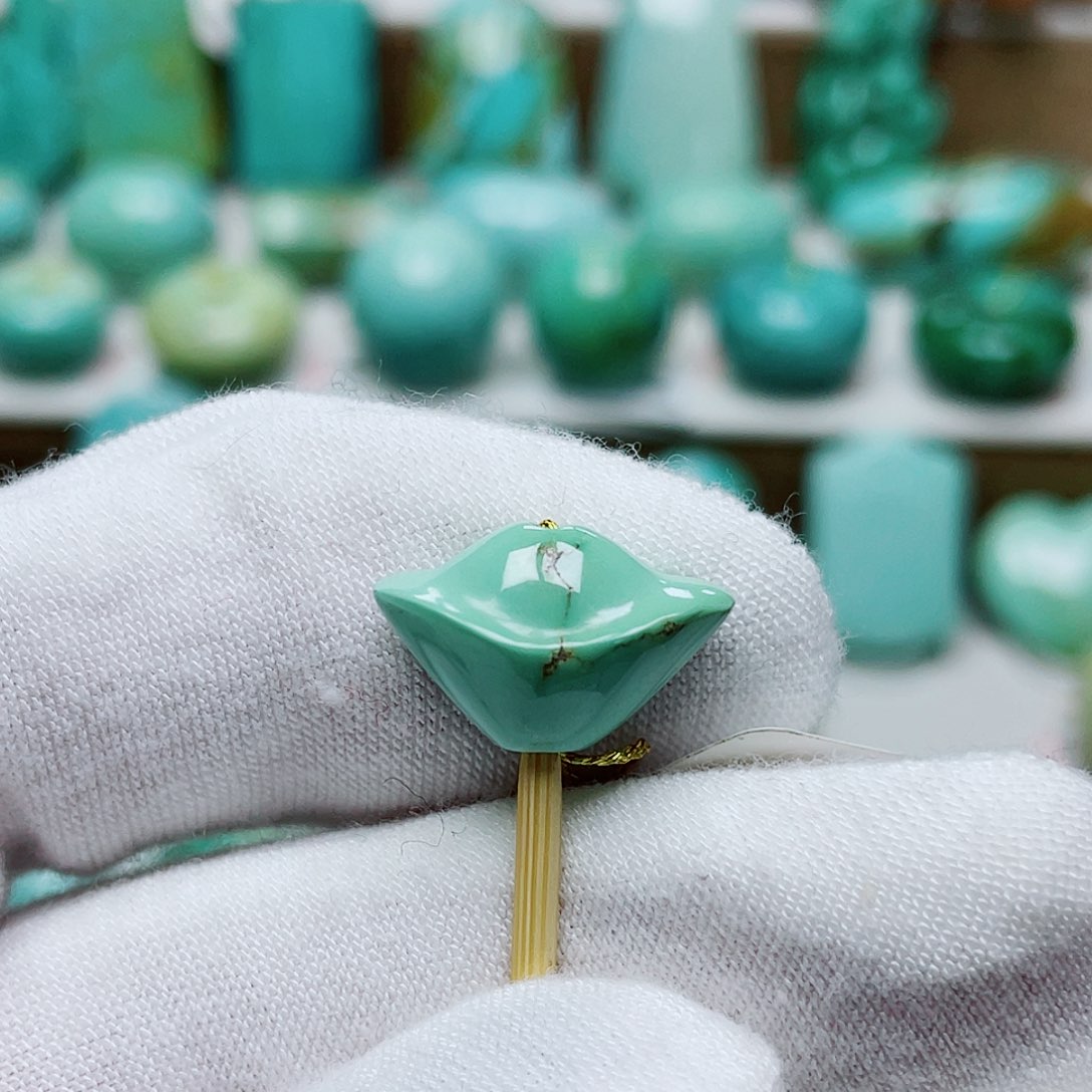 绿松石未镶嵌珠宝奇石