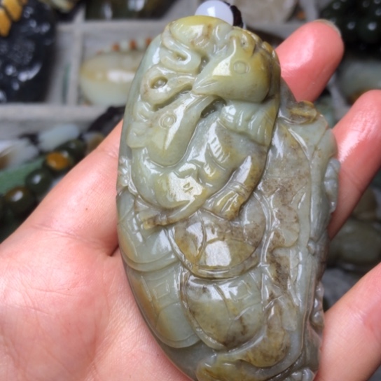 和田玉未镶嵌把件