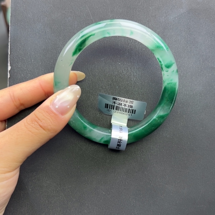 石英质玉未镶嵌手镯+周周58.8