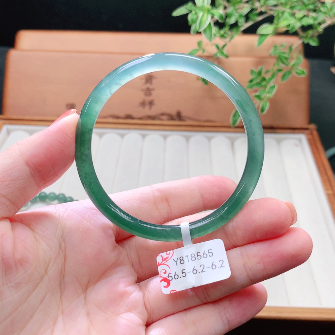 未镶嵌手镯（圆镯）翡翠