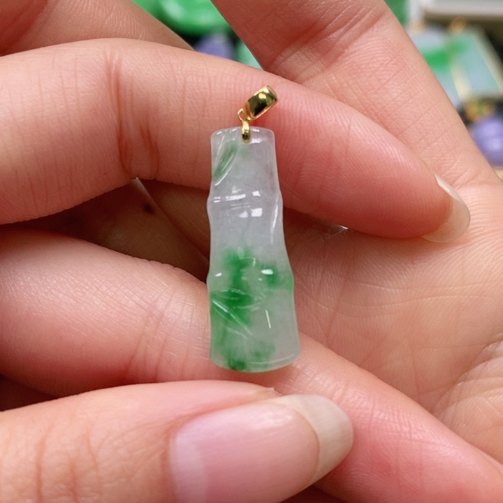 翡翠颈饰未镶嵌吊坠