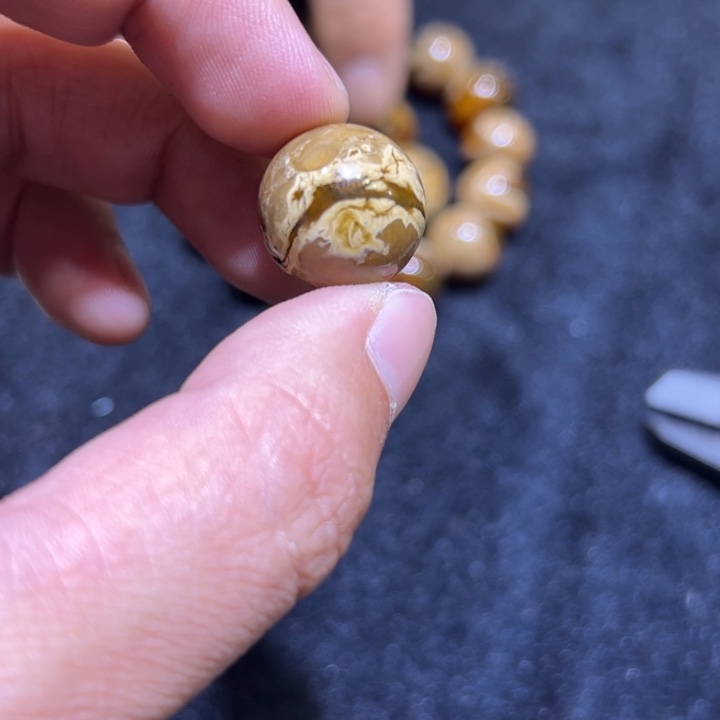 琥珀颈饰未镶嵌一***?琥珀吊坠