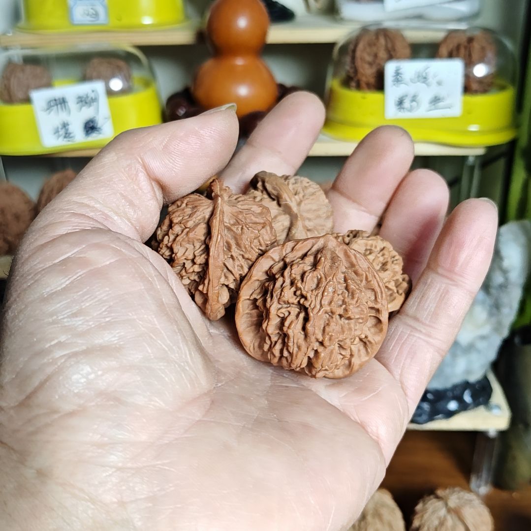 老款盘龙纹和宫灯各一对