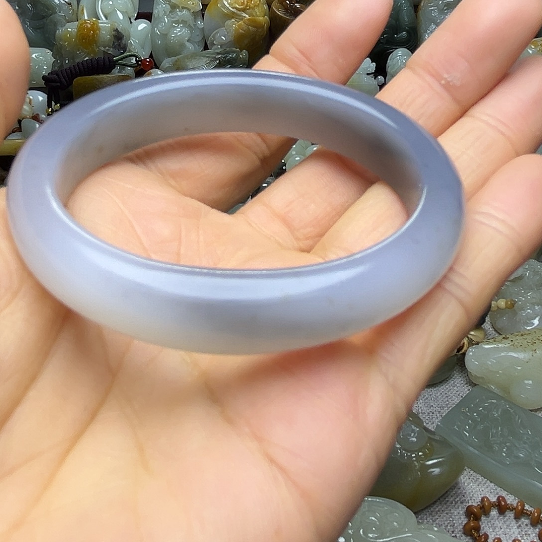 A***胡和田玉未镶嵌手镯