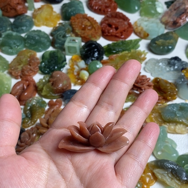 蛇纹石玉颈饰未镶嵌