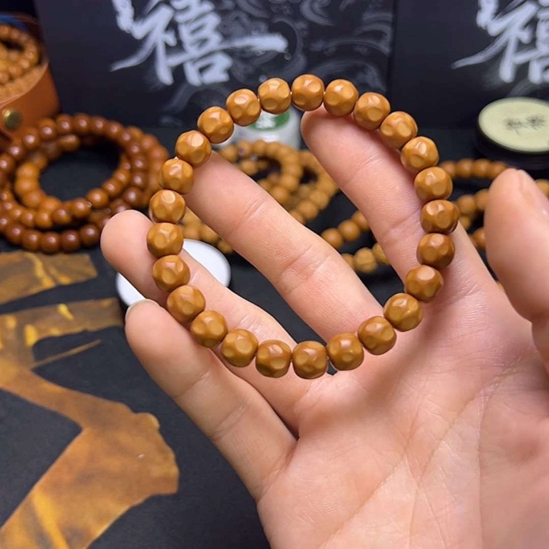 吊坠猴头核桃猴头核桃手串奶酪