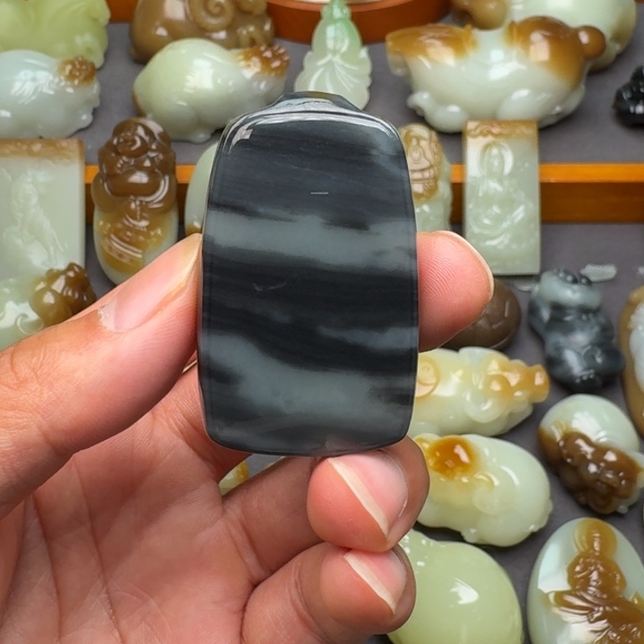 和田玉（糖玉）颈饰未镶嵌麒*轩