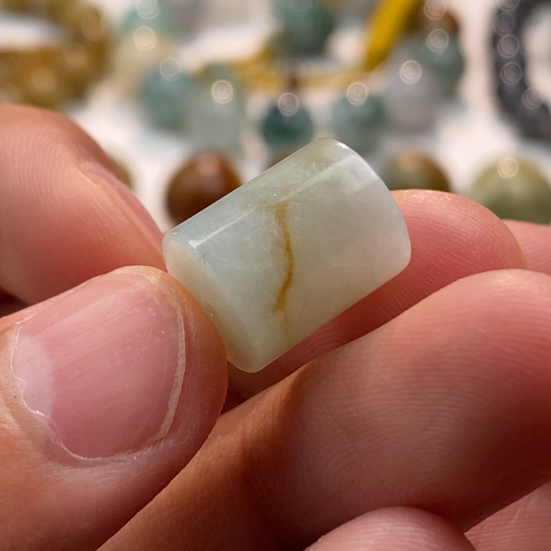 颈饰未镶嵌翡翠珠子