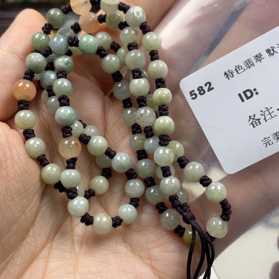 翡翠未镶嵌颈饰牌子