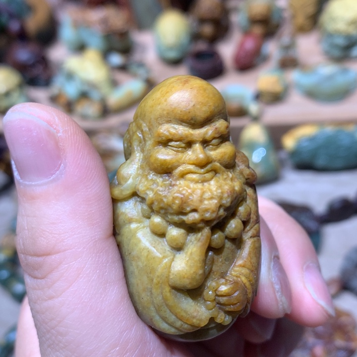 未镶嵌岫岩河磨玉（透闪石质玉）把件