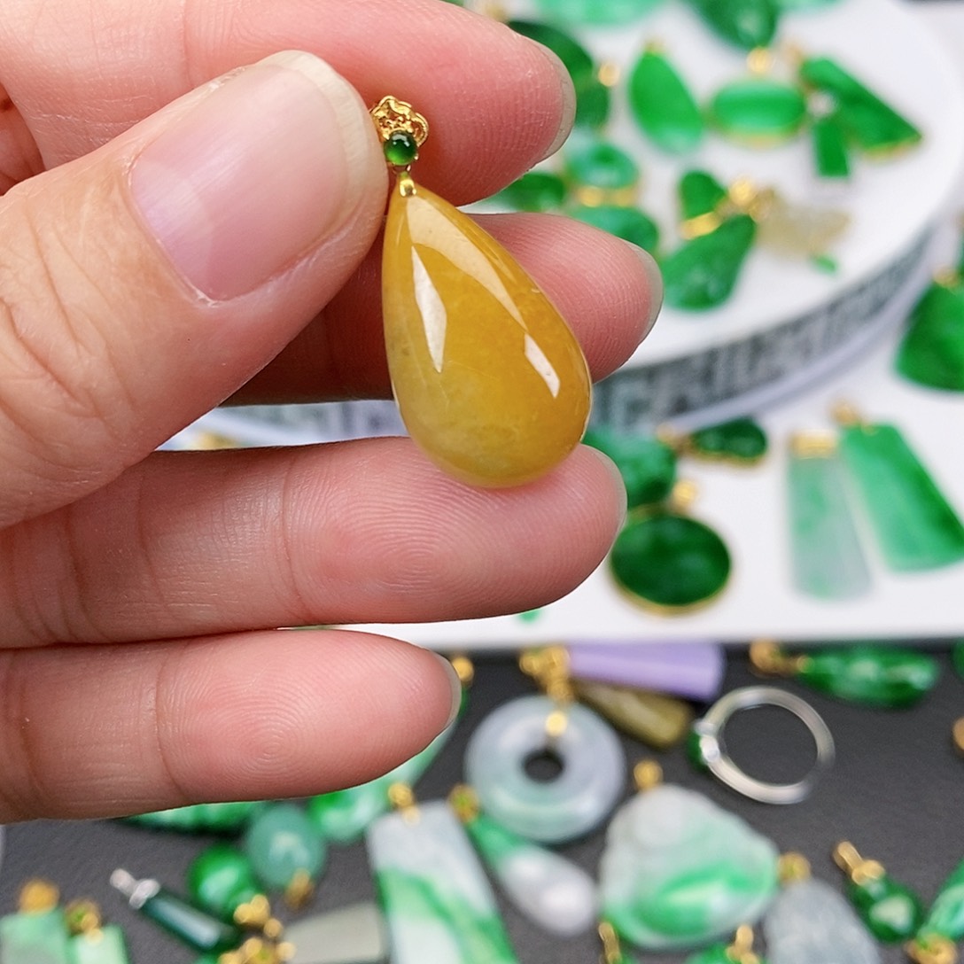 翡翠吊坠(不含链)18K金镶嵌