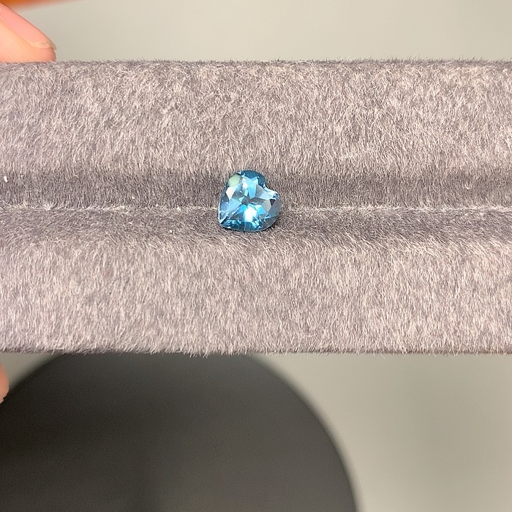 托帕石裸石未镶嵌托帕石1.49克拉未镶嵌