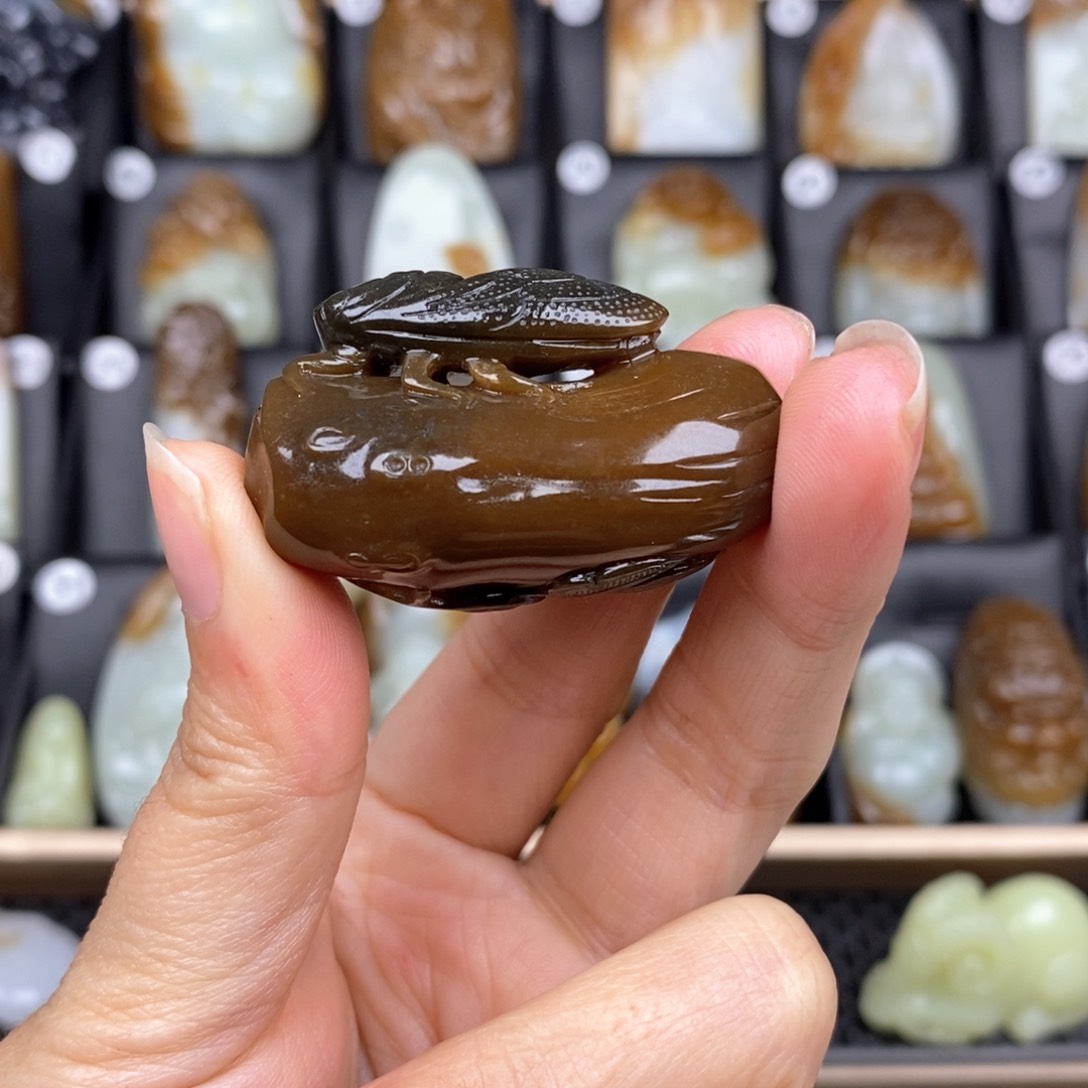 和田玉颈饰未镶嵌风**