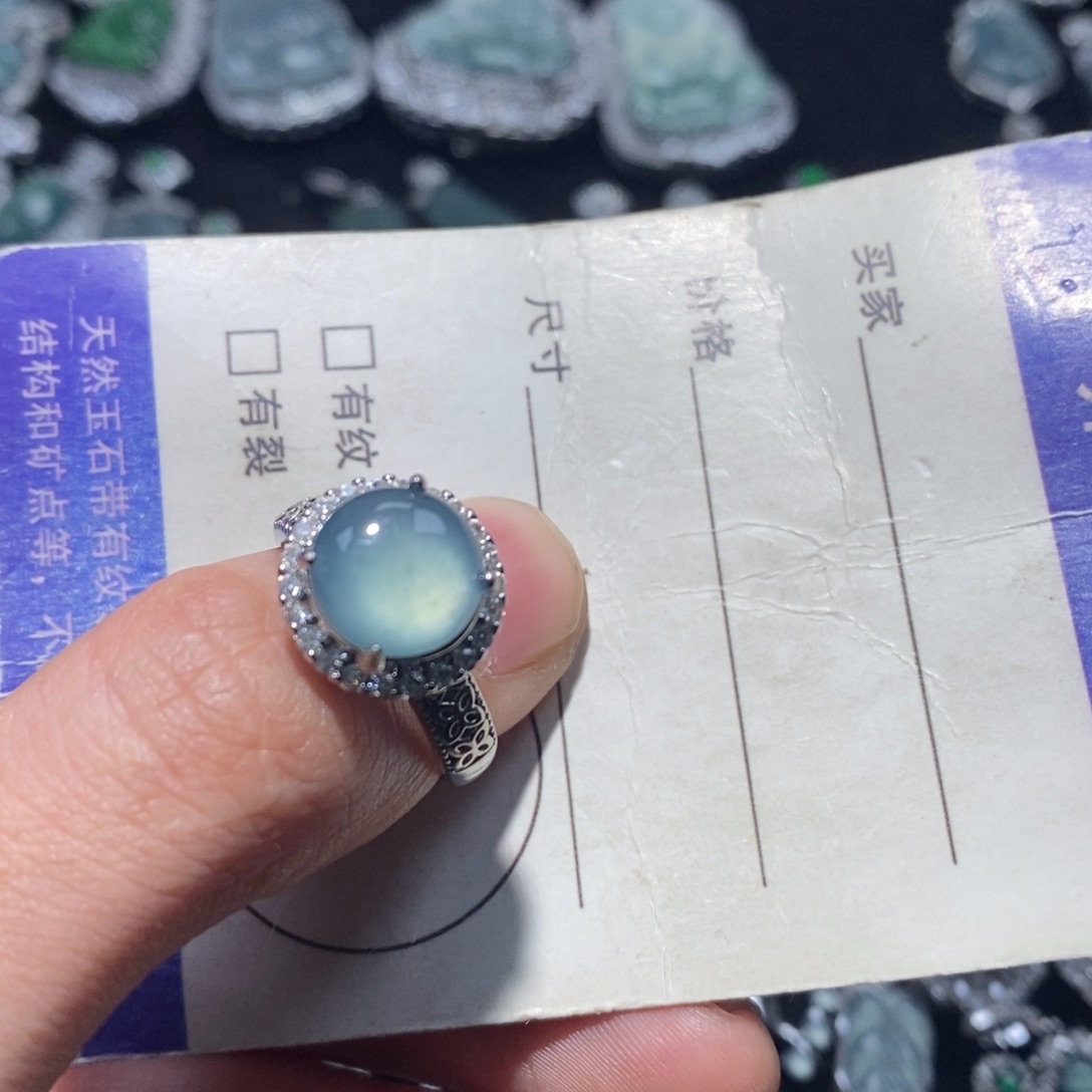 郗***郗翡翠未镶嵌颈饰翡翠