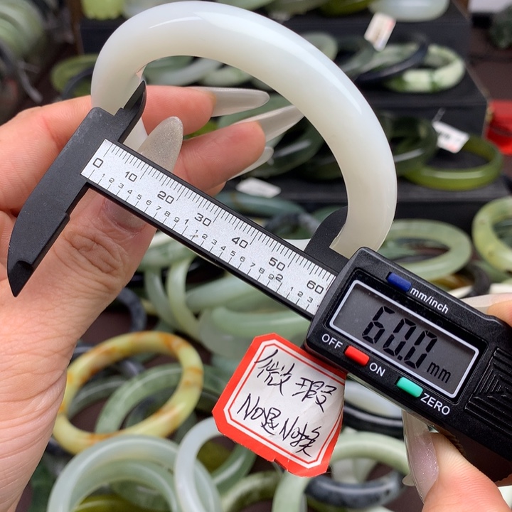 蛇纹石玉手镯未镶嵌709