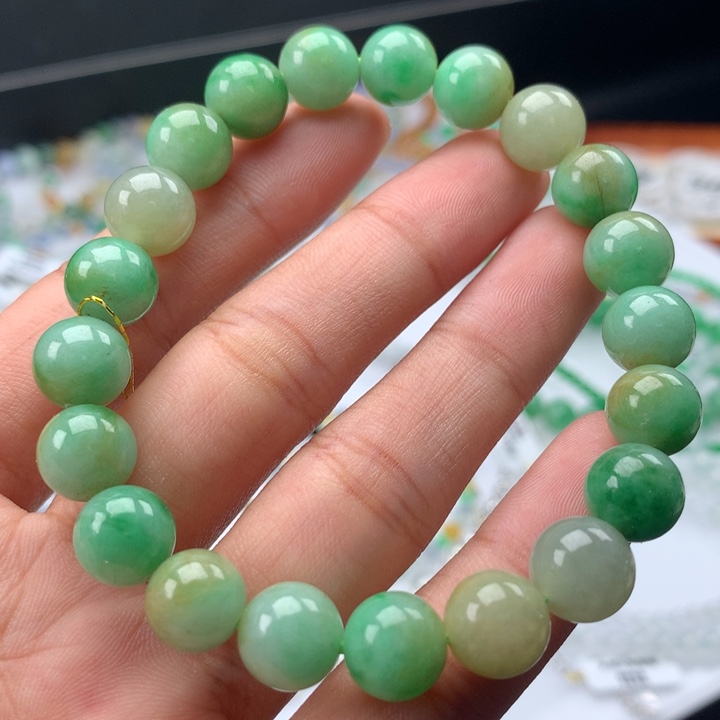 翡翠手镯未镶嵌卡