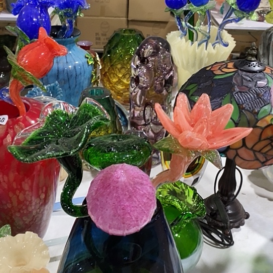 琉璃花瓶高45厘米宽9厘米