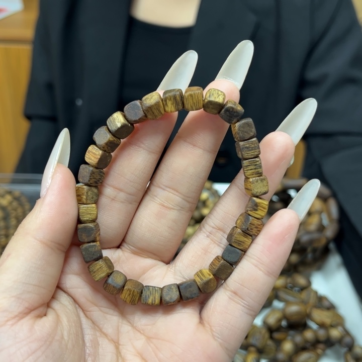 沉香手串0.6方珠单圈多样性发1